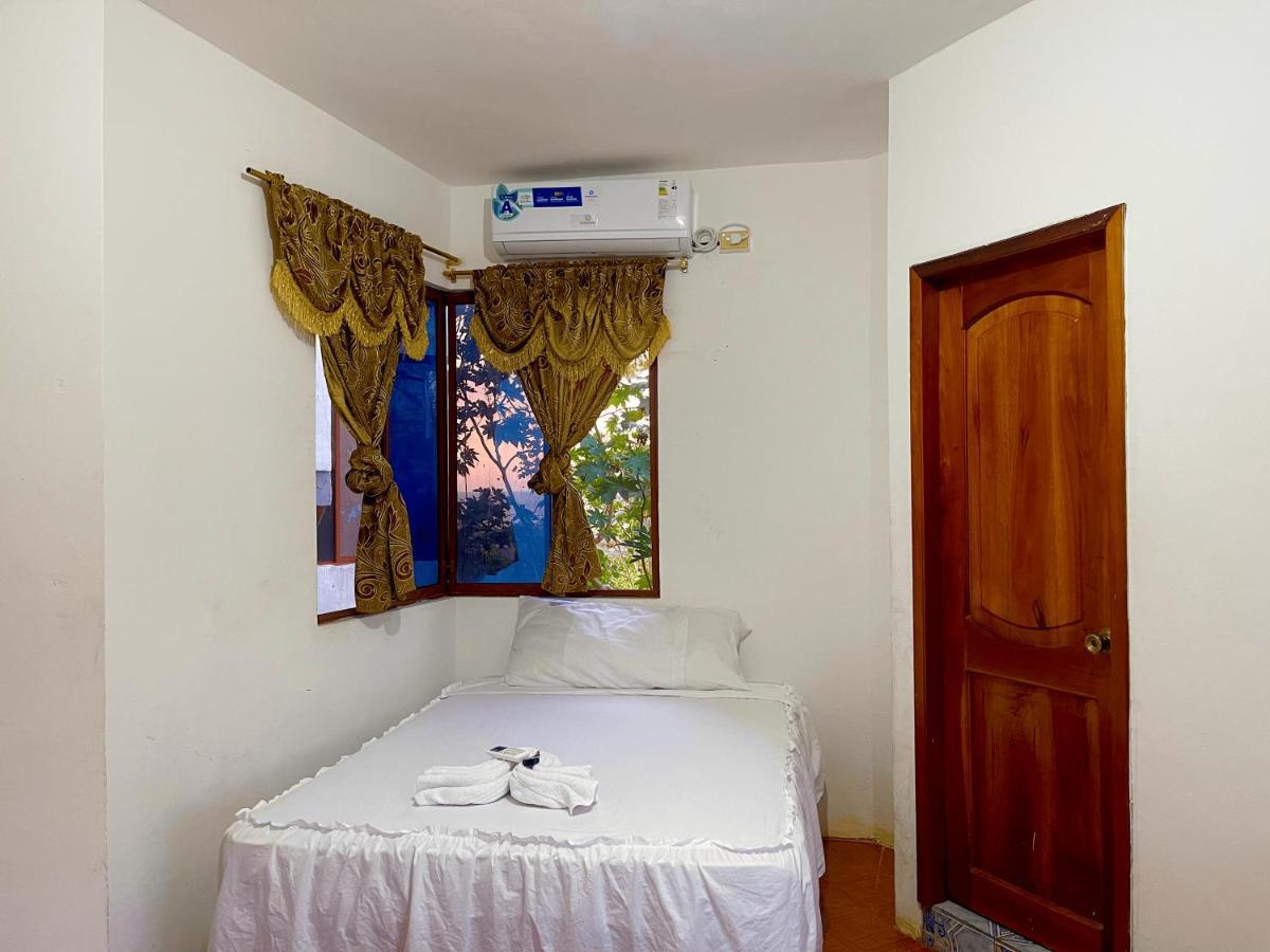 Hostal Vista Al Mar 호텔 푸에르토 바케리조 모레노 외부 사진