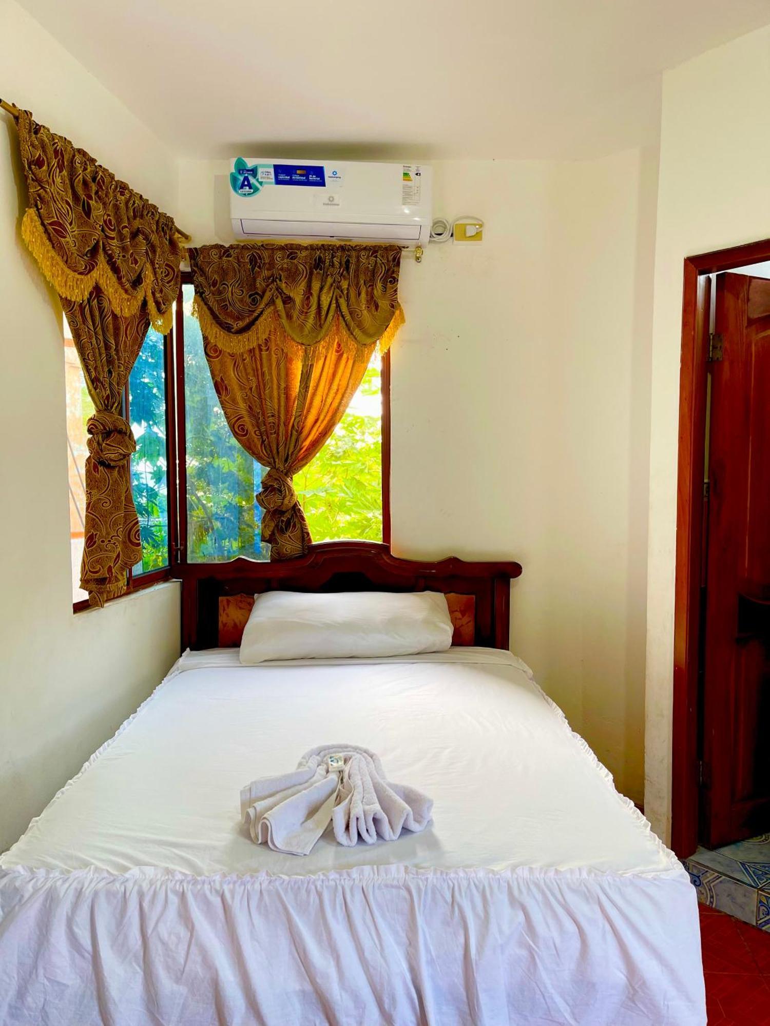 Hostal Vista Al Mar 호텔 푸에르토 바케리조 모레노 외부 사진