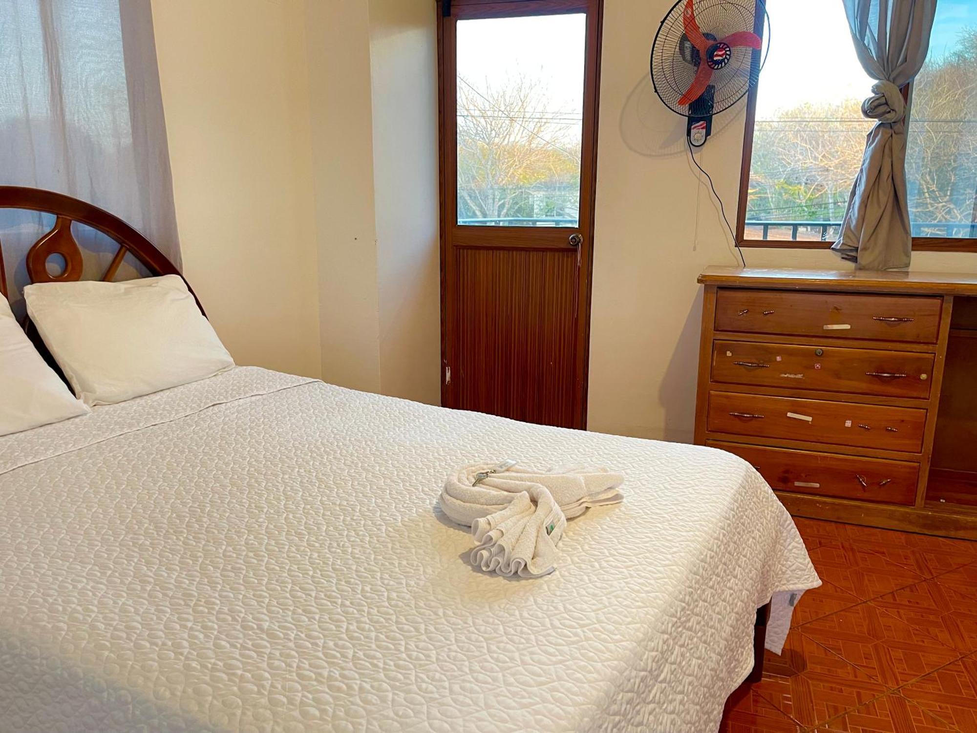Hostal Vista Al Mar 호텔 푸에르토 바케리조 모레노 외부 사진