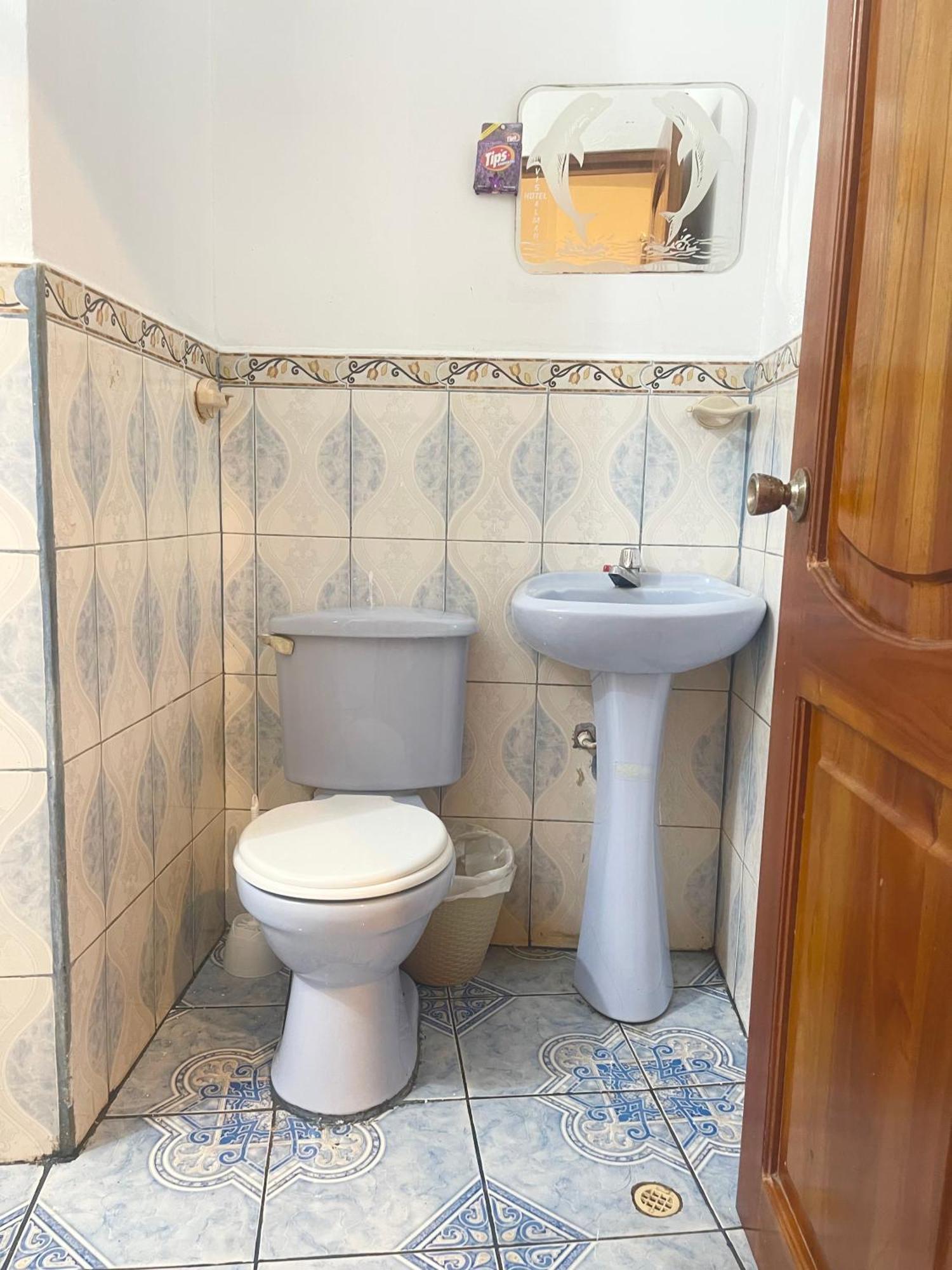 Hostal Vista Al Mar 호텔 푸에르토 바케리조 모레노 외부 사진
