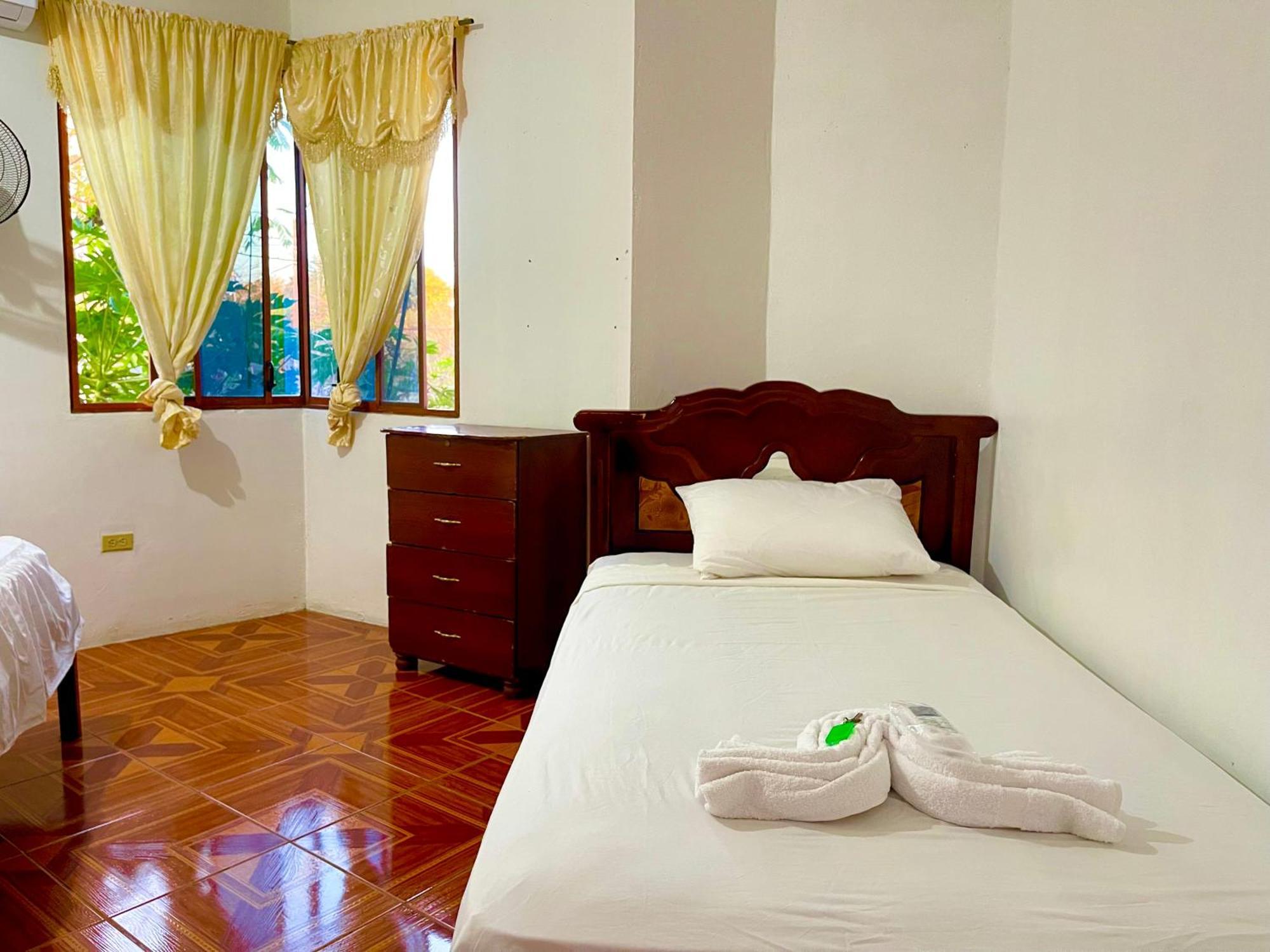 Hostal Vista Al Mar 호텔 푸에르토 바케리조 모레노 외부 사진
