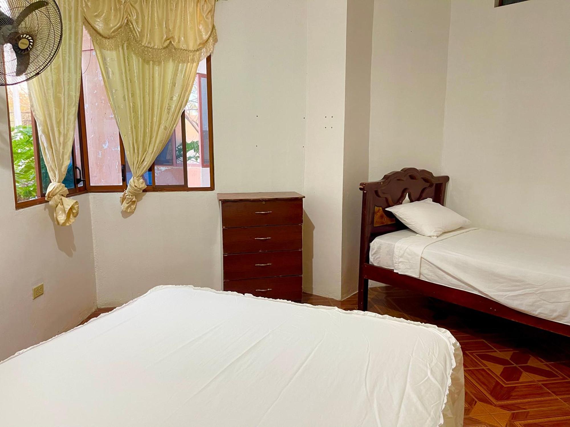 Hostal Vista Al Mar 호텔 푸에르토 바케리조 모레노 외부 사진